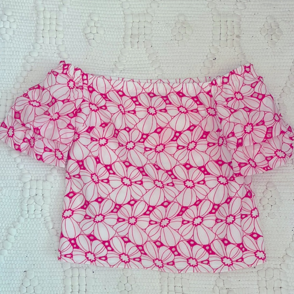NET Lily Pulitzer top!! Lace with floral pattern